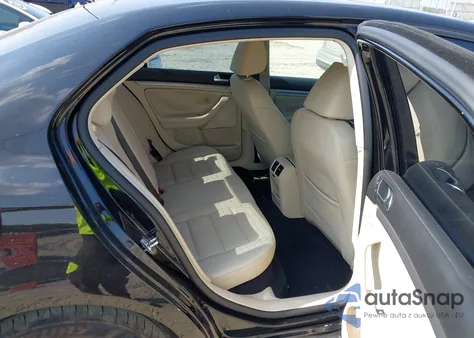 2010 Volkswagen Jetta Limited Edition from USA, damaged, VIN 3VWRX7AJ6AM109254